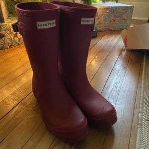 Barely used red Hunter Boots - comes with the original box as well!